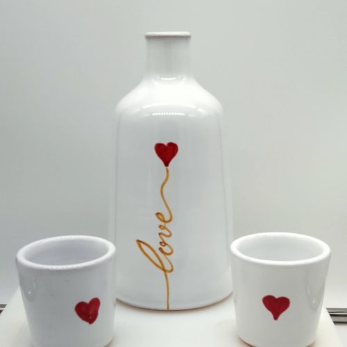 Bottle-shaped oil dispenser with a glass